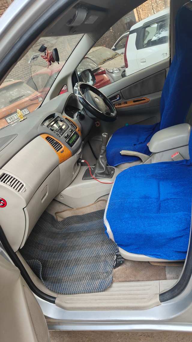 Second-hand 2011 Toyota Innova 2.5 EV Diesel MS 7 Str BSIII for sale in Patna-5