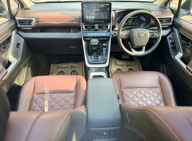 Second-hand 2025 Toyota Innova Hycross VX(O) 7STR Hybrid for sale in New Delhi-15