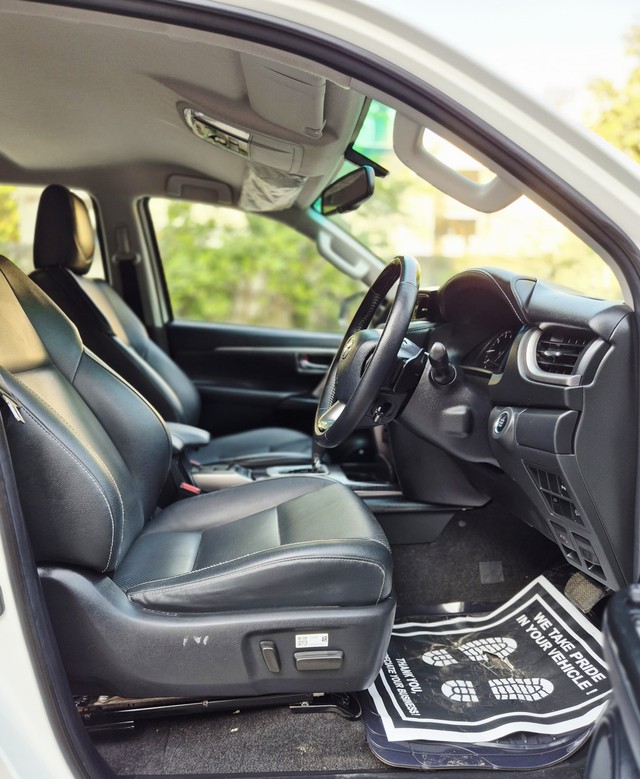 Second-hand 2025 Toyota Fortuner 4X2 Diesel AT for sale in New Delhi-11