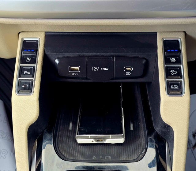 Second-hand 2022 Kia Carens Luxury Plus Diesel AT 6 STR BSVI for sale in Nashik-11