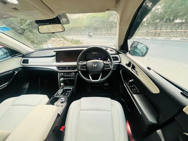 Second-hand 2024 Mahindra XUV700 AX7L 7Str AT for sale in New Delhi-10