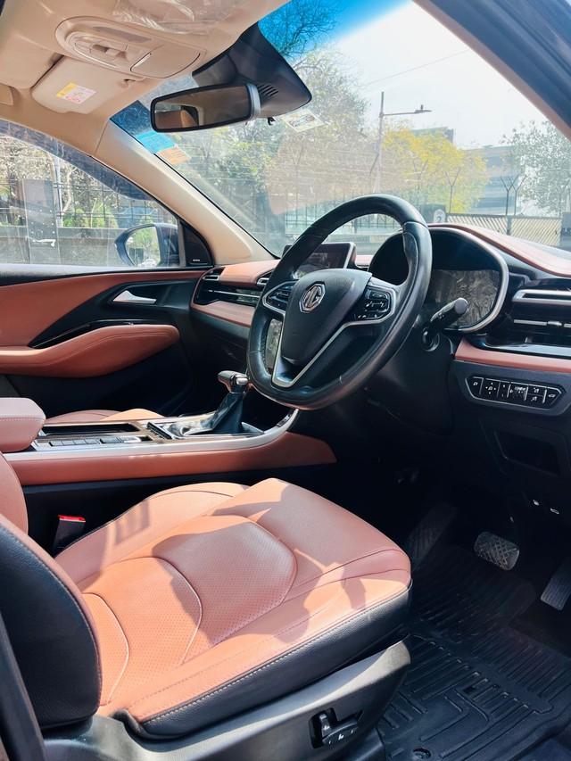 Second-hand 2023 MG Hector Plus 1.5 Turbo Savvy Pro CVT 7 Str BSVI for sale in New Delhi-15