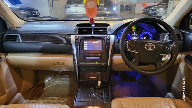 Second-hand 2016 Toyota Camry Hybrid for sale in Mumbai-9