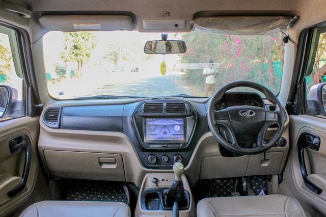 Second-hand 2017 Mahindra TUV 300 T6 Plus for sale in Ahmedabad-5