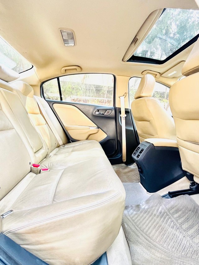 Second-hand 2018 Honda City i-VTEC VX for sale in New Delhi-20