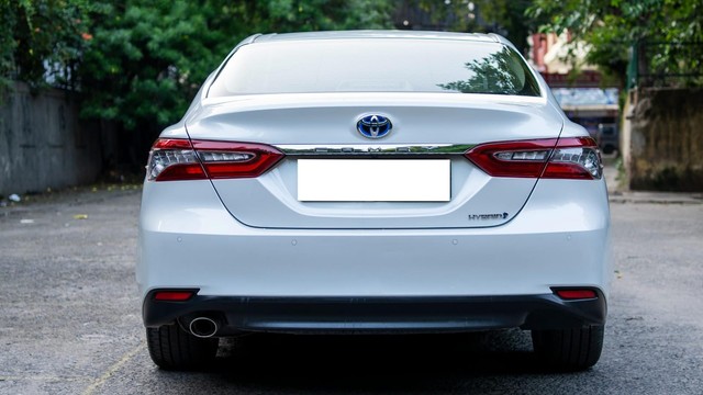 Second-hand 2024 Toyota Camry 2.5 Hybrid for sale in New Delhi-4