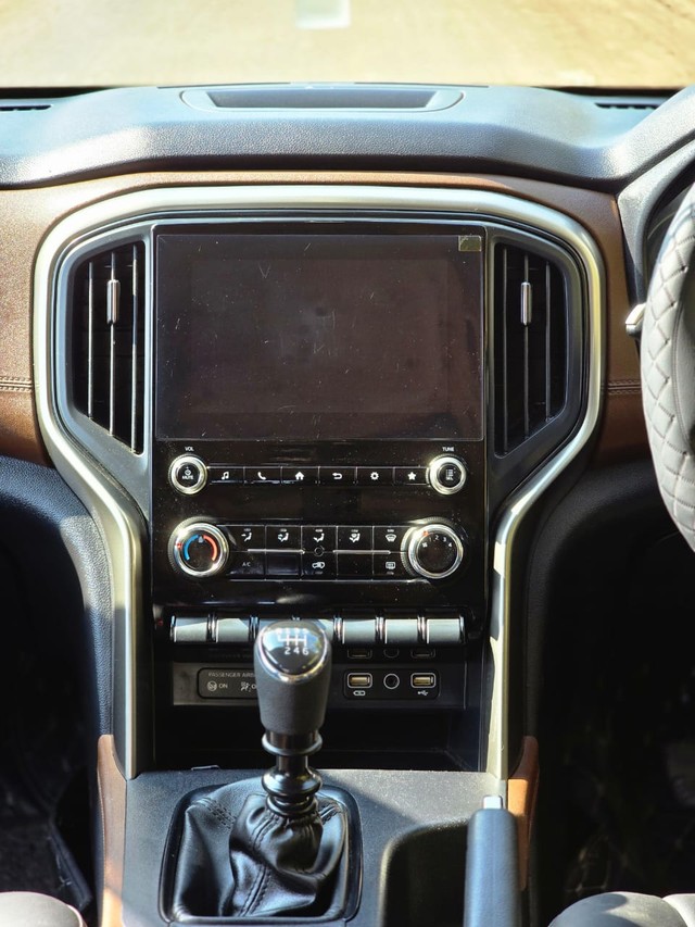 Second-hand 2023 Mahindra Scorpio S for sale in Nashik-14