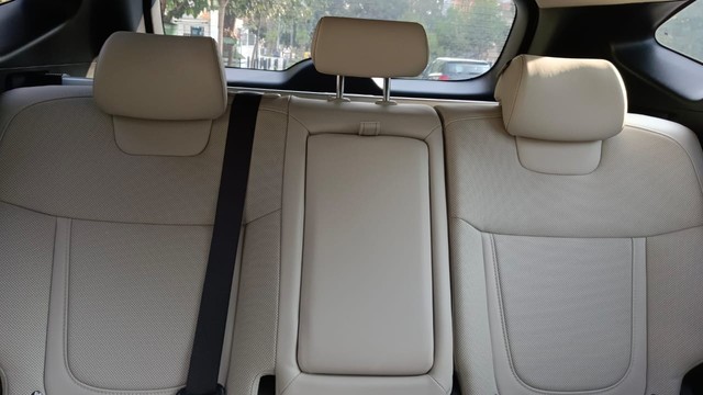 Second-hand 2025 Hyundai Tucson Signature Diesel AT for sale in Bangalore-17