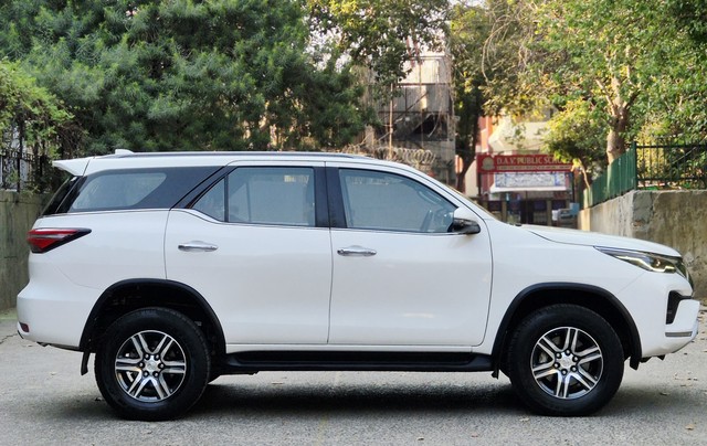 Second-hand 2025 Toyota Fortuner 4X2 Diesel AT for sale in New Delhi-4