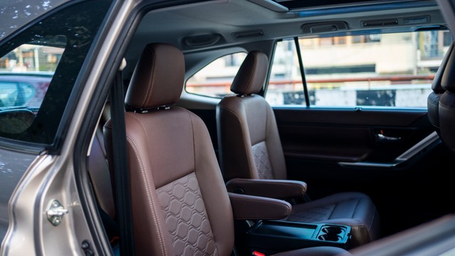 Second-hand 2025 Toyota Innova Hycross ZX Hybrid for sale in New Delhi-9