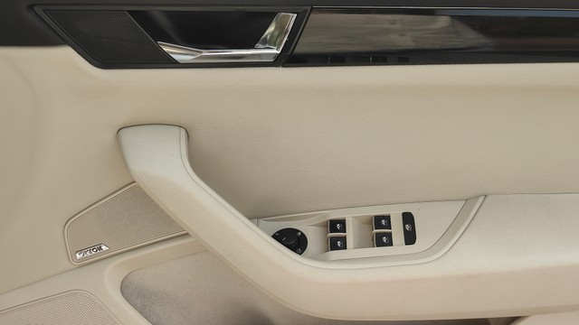 Second-hand 2017 Skoda Superb LK 1.8 TSI AT for sale in Thane-33