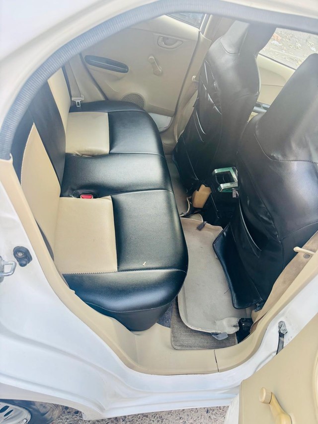 Second-hand 2018 Honda Brio 1.2 E MT for sale in Noida-3