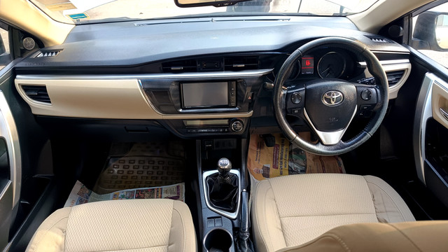 Second-hand 2015 Toyota Corolla Altis G MT for sale in New Delhi-5