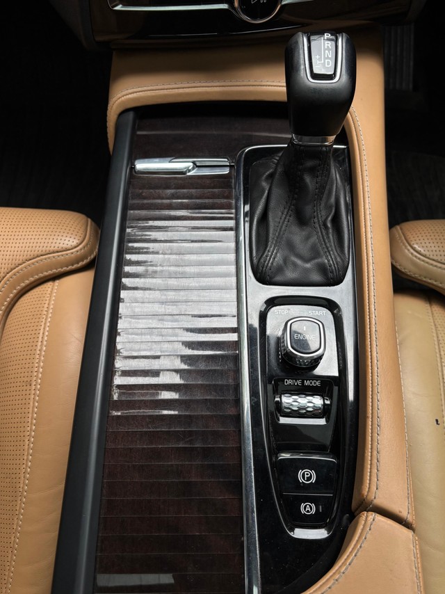 Second-hand 2017 Volvo XC90 D5 Inscription BSIV for sale in Bangalore-10