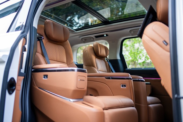 Second-hand 2025 MG M9 Presidential Limo for sale in New Delhi-7