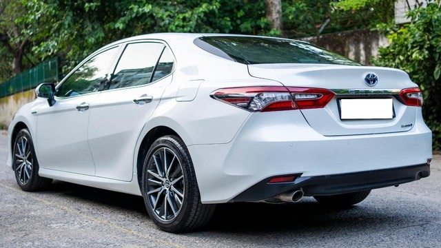Second-hand 2024 Toyota Camry 2.5 Hybrid for sale in New Delhi-6