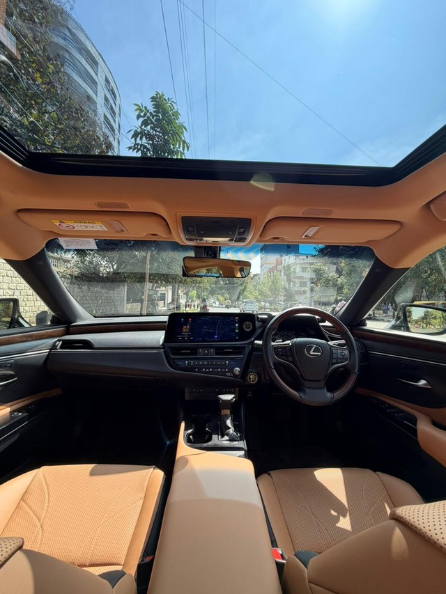 Second-hand 2024 Lexus ES 300h Exquisite for sale in Bangalore-12
