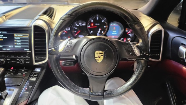 Second-hand 2013 Porsche Cayenne Diesel for sale in Mumbai-11