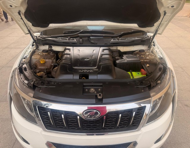 Second-hand 2018 Mahindra XUV500 AT W10 FWD for sale in Thane-6