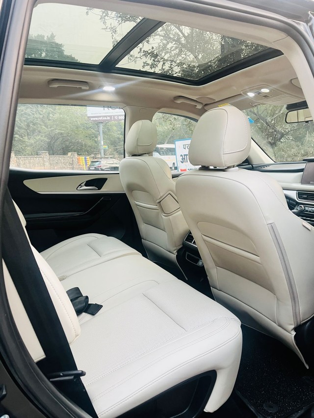 Second-hand 2024 Mahindra XUV700 AX7L 7Str AT for sale in New Delhi-5