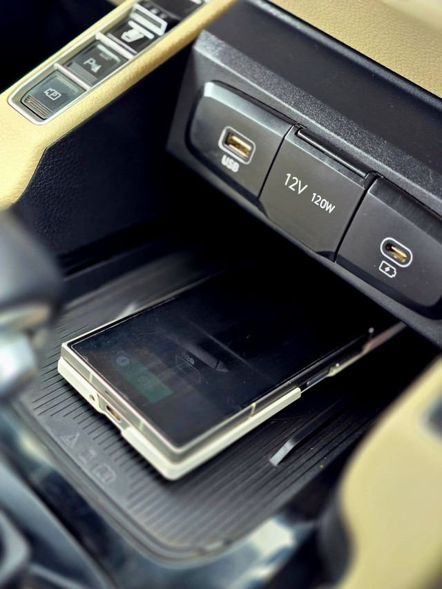 Second-hand 2022 Kia Carens Luxury Plus Diesel AT 6 STR BSVI for sale in Nashik-13