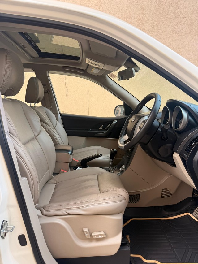 Second-hand 2018 Mahindra XUV500 AT W10 FWD for sale in Thane-7