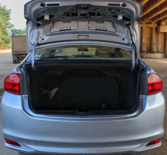 Second-hand 2014 Honda City i VTEC V for sale in Ahmedabad-11