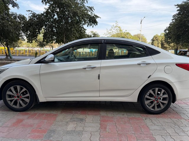 Second-hand 2015 Hyundai Verna 1.6 CRDI for sale in Rajkot-3