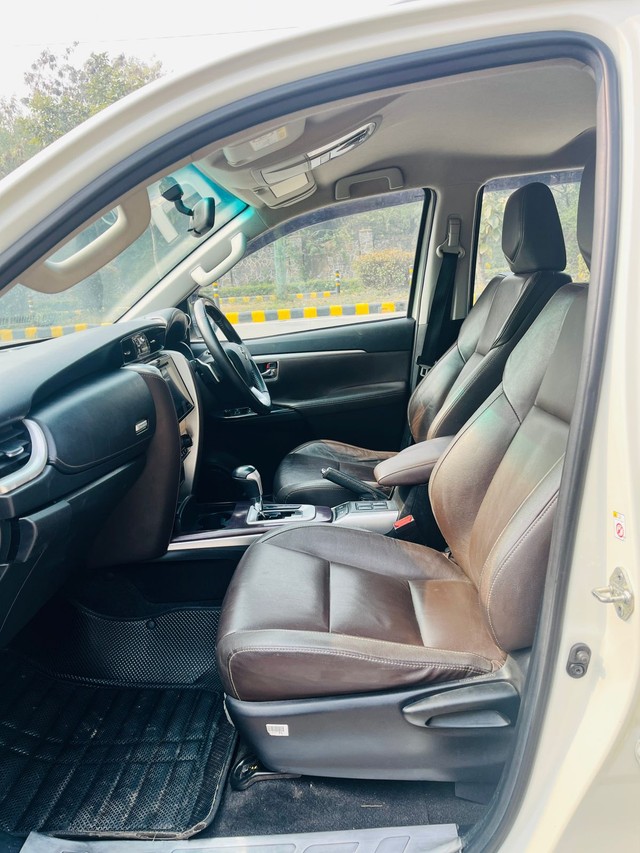Second-hand 2018 Toyota Fortuner 2.8 2WD AT BSIV for sale in New Delhi-8