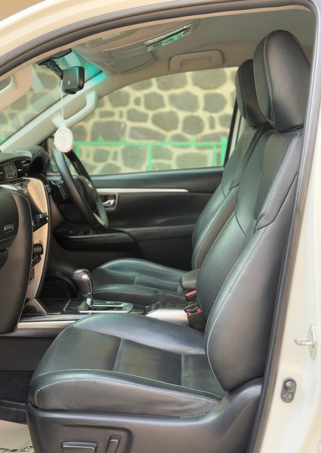 Second-hand 2023 Toyota Fortuner 4X2 Diesel AT for sale in Rajkot-11