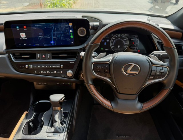 Second-hand 2024 Lexus ES 300h Exquisite for sale in Bangalore-12