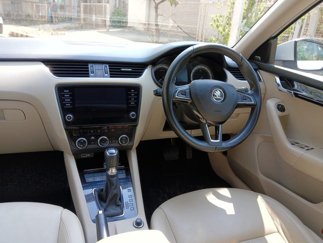 Second-hand 2018 Skoda Octavia 1.8 TSI AT L K for sale in Bangalore-5
