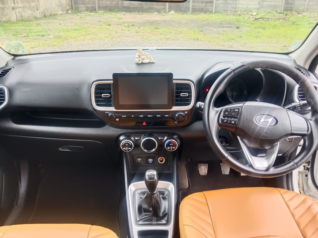 Second-hand 2020 Hyundai Venue S Plus for sale in Surat-8