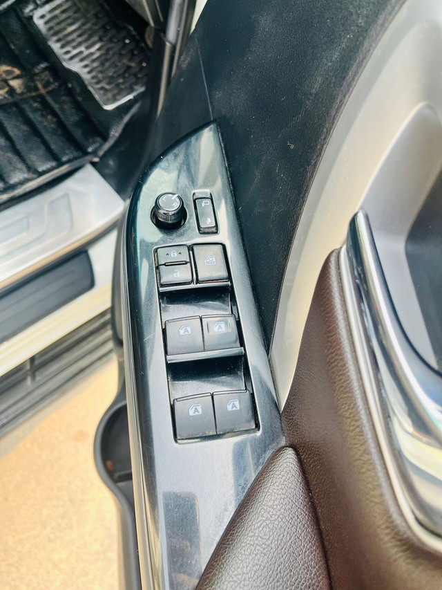 Second-hand 2018 Toyota Fortuner 2.8 2WD AT BSIV for sale in New Delhi-6