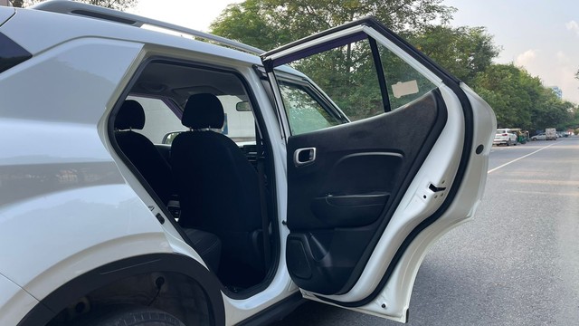 Second-hand 2019 Hyundai Venue S Turbo DCT BSIV for sale in New Delhi-17