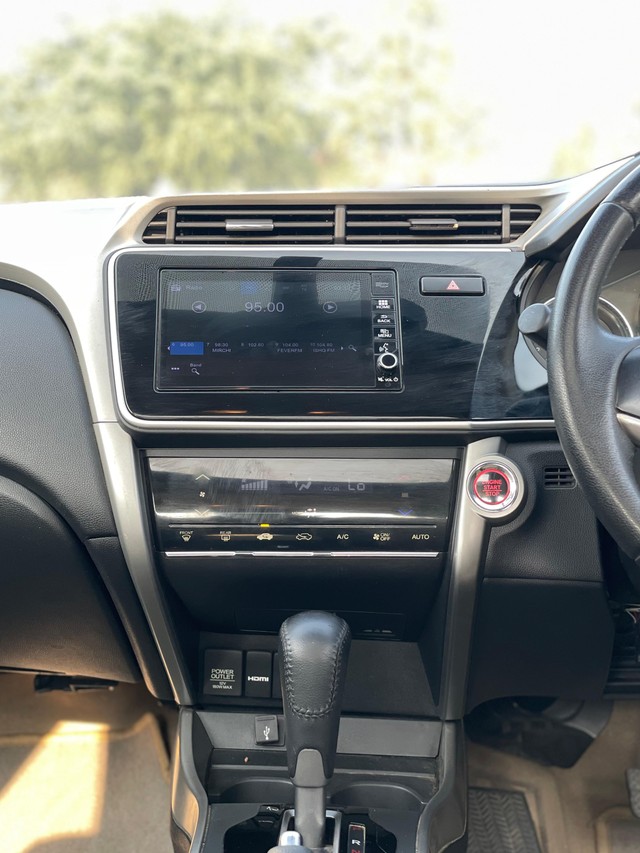 Second-hand 2019 Honda City i-VTEC CVT VX for sale in New Delhi-12