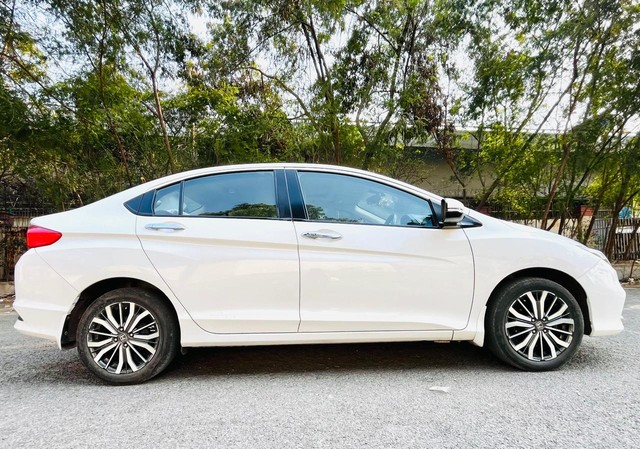 Second-hand 2018 Honda City i-VTEC VX for sale in New Delhi-3