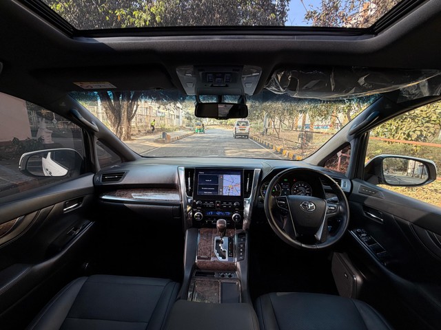 Second-hand 2023 Toyota Vellfire VIP Executive Lounge for sale in Bangalore-5