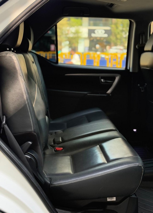 Second-hand 2023 Toyota Fortuner 4X2 Diesel AT for sale in Rajkot-12