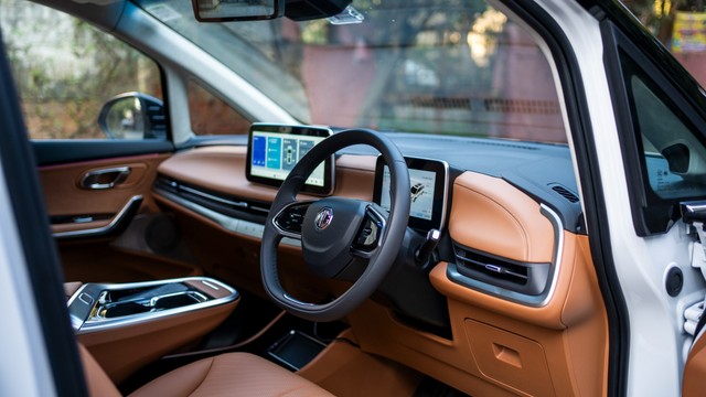 Second-hand 2025 MG M9 Presidential Limo for sale in New Delhi-12