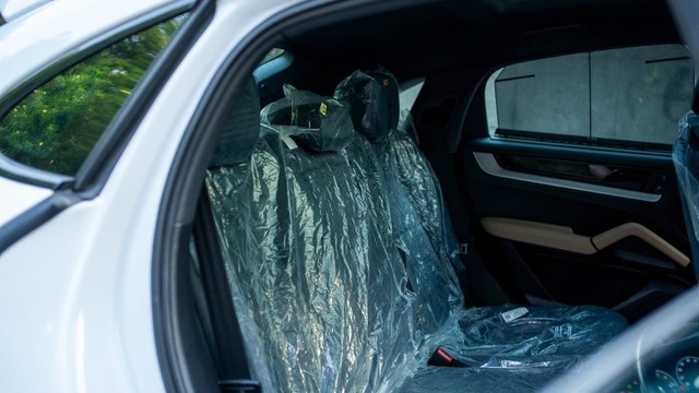 Porsche Cayenne STD Second-hand 2023 Porsche Cayenne STD for sale in New Delhi-8