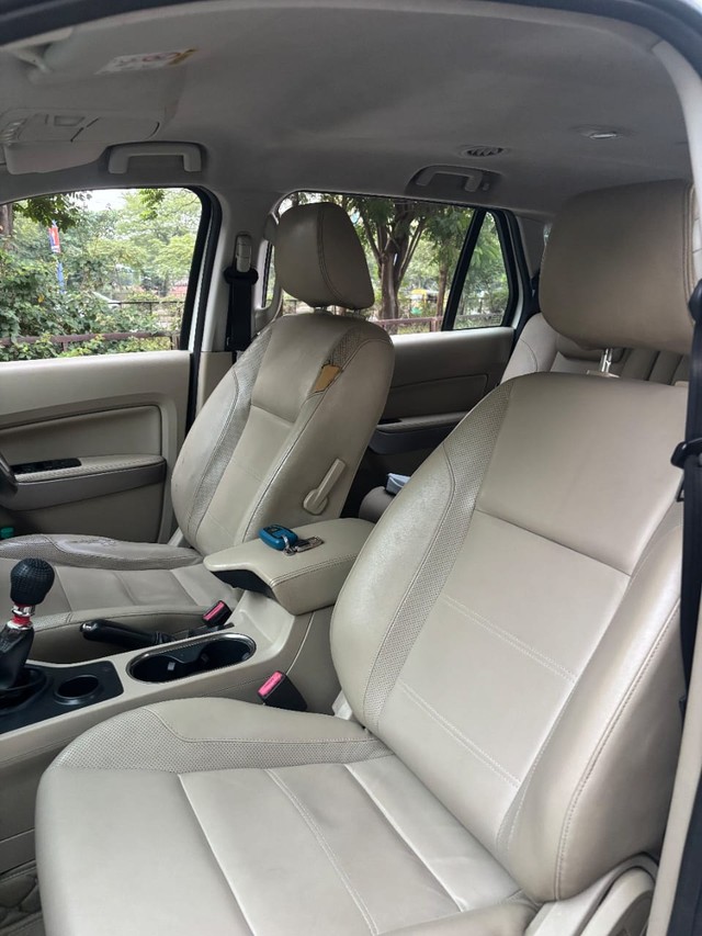 Second-hand 2019 Ford Endeavour Titanium 4X2 for sale in Indore-8