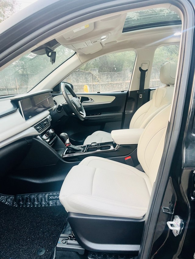 Second-hand 2024 Mahindra XUV700 AX7L 7Str AT for sale in New Delhi-8