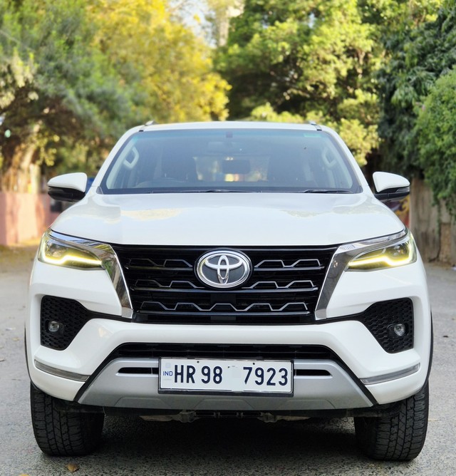 Second-hand 2025 Toyota Fortuner 4X2 Diesel AT for sale in New Delhi-0