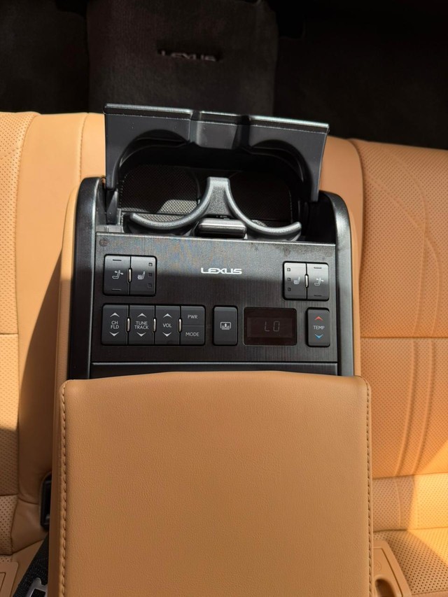 Second-hand 2024 Lexus ES 300h Luxury for sale in Bangalore-13