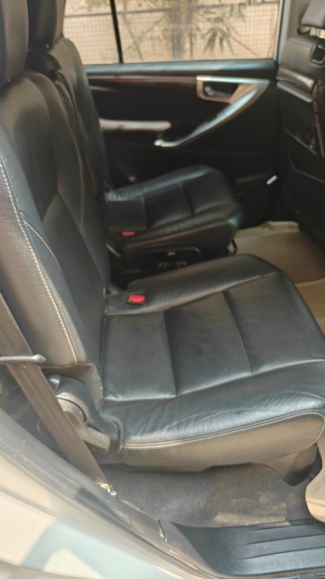 Second-hand 2017 Toyota Innova Crysta 2.4 ZX MT BSIV for sale in Hyderabad-13