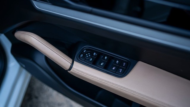 Porsche Cayenne STD Second-hand 2023 Porsche Cayenne STD for sale in New Delhi-12