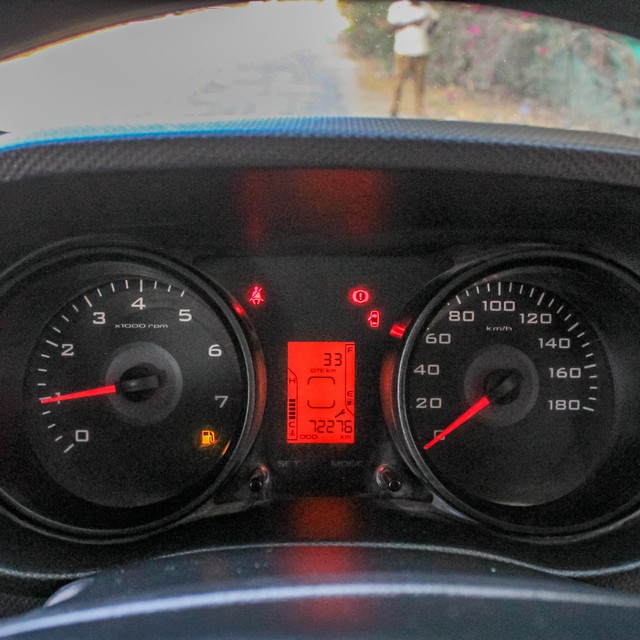 Second-hand 2017 Mahindra TUV 300 T6 Plus for sale in Ahmedabad-14