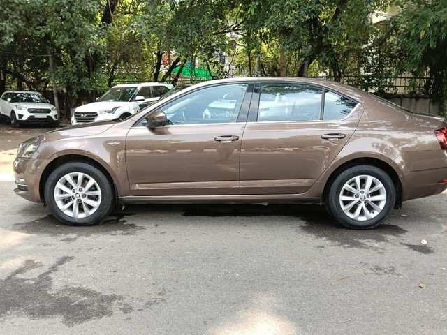 Second-hand 2020 Skoda Octavia 2.0 TDI AT L K for sale in New Delhi-2