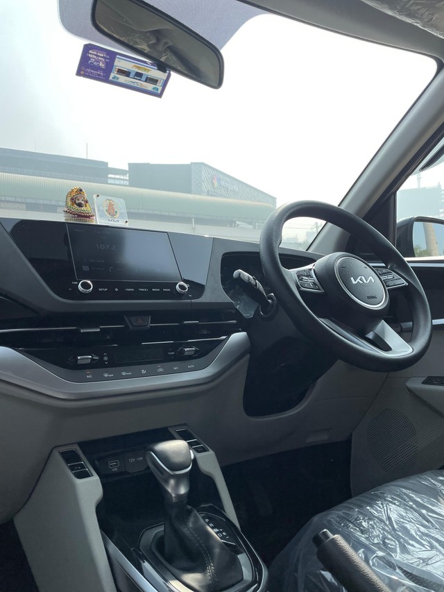 Second-hand 2023 Kia Carens Prestige Plus DCT BSVI for sale in New Delhi-11